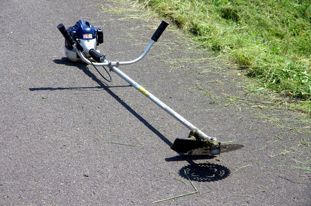 【草刈り機・刃交換】方法・手順・使い方、メリットデメリットなどについて